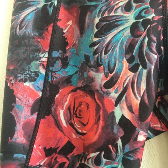 Calia Rose Garden Leggings 7/8 Cropped Ruched Floral Red Yoga Mid Rise Medium - Picture 8 of 12